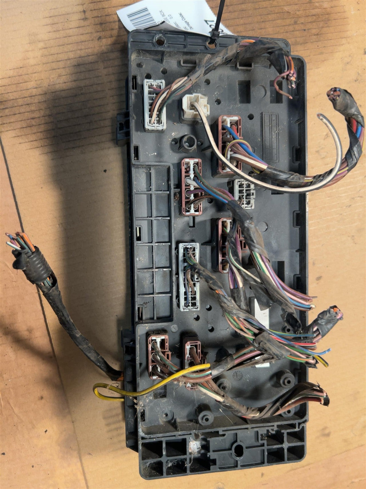 Engine Fuse Box from a 2003 Land Rover, photo 3
