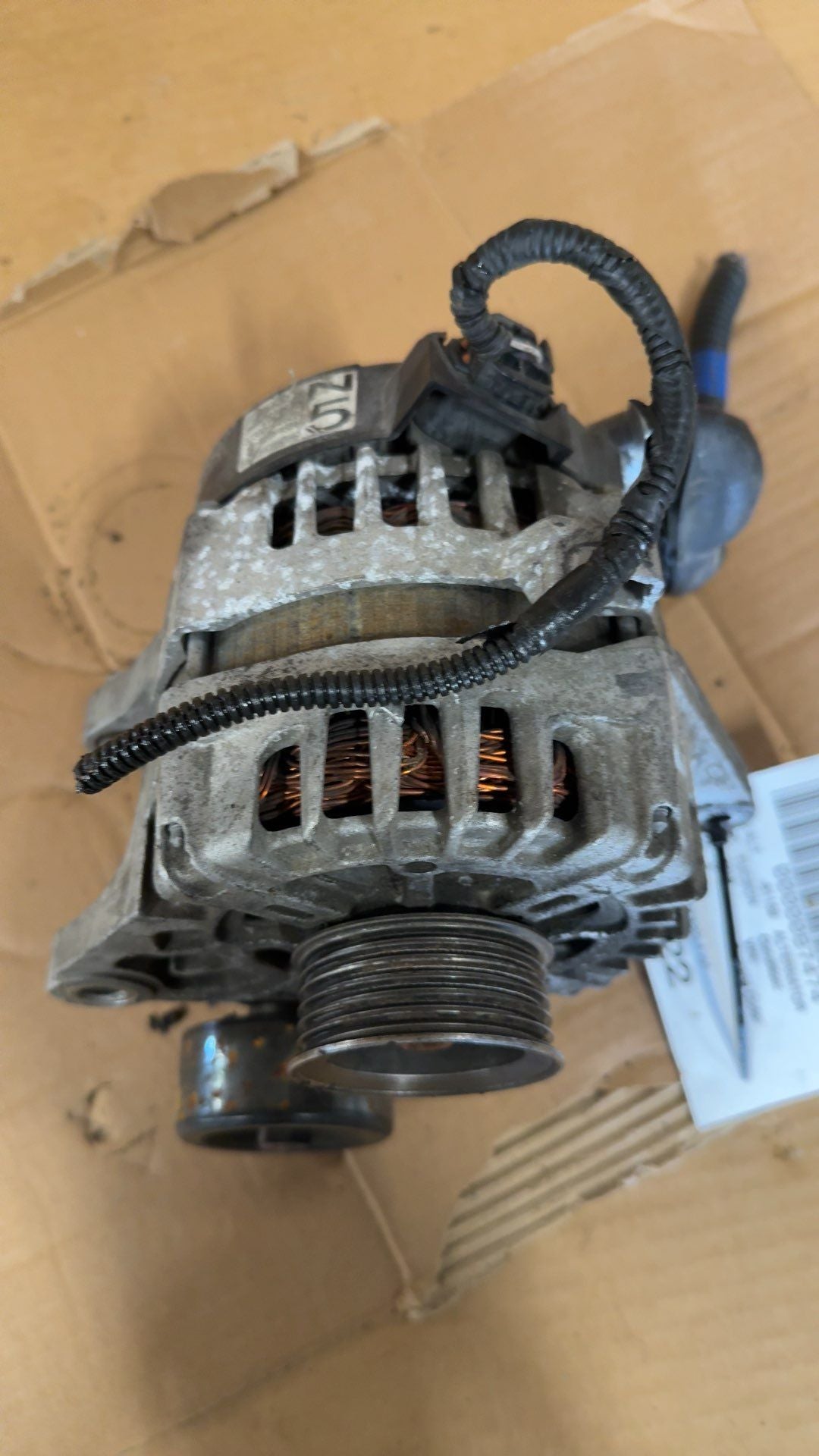 Alternator from a 2016 Hyundai Tucson, photo 2