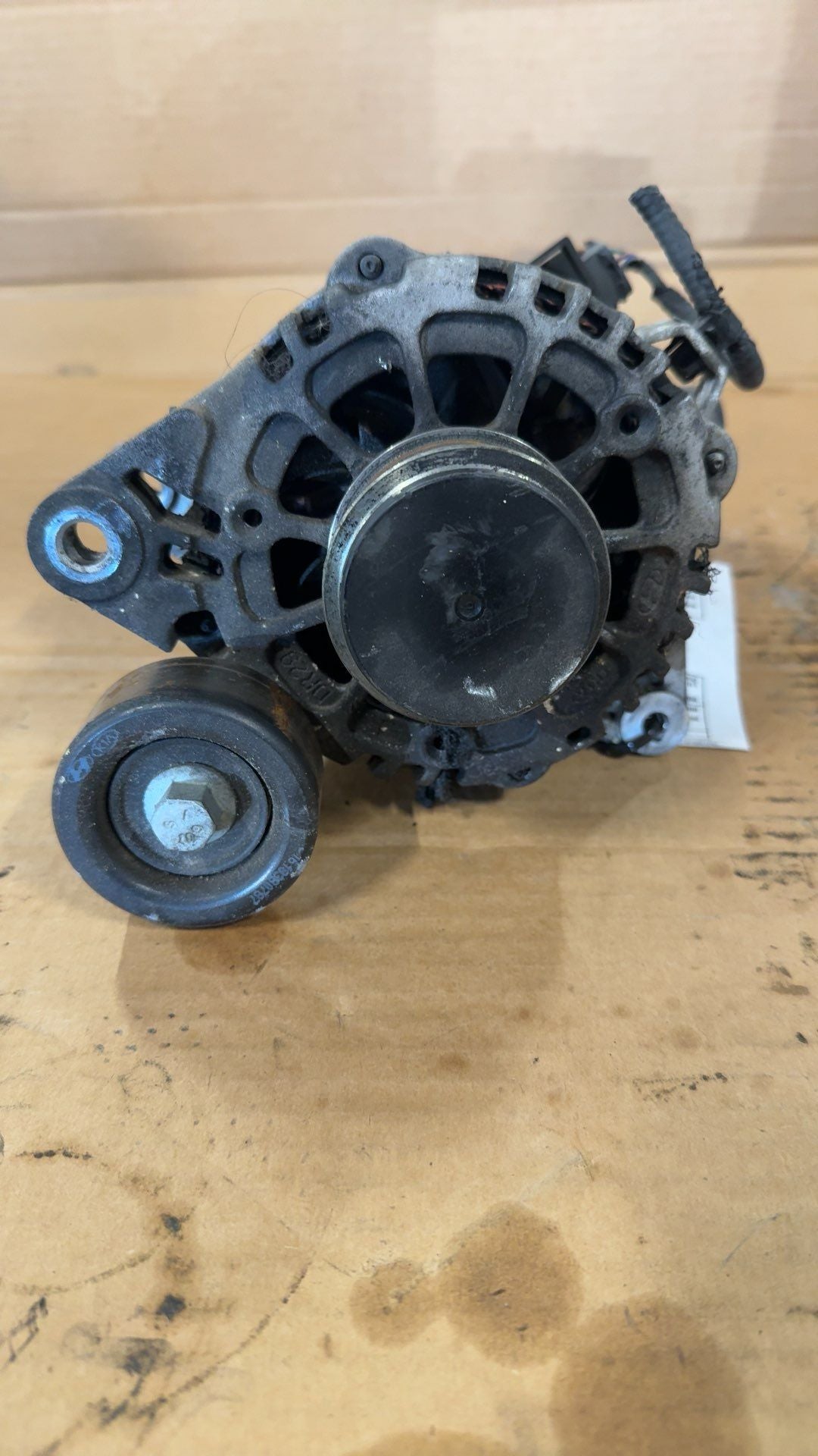 Alternator from a 2017 Hyundai Elantra, photo 1