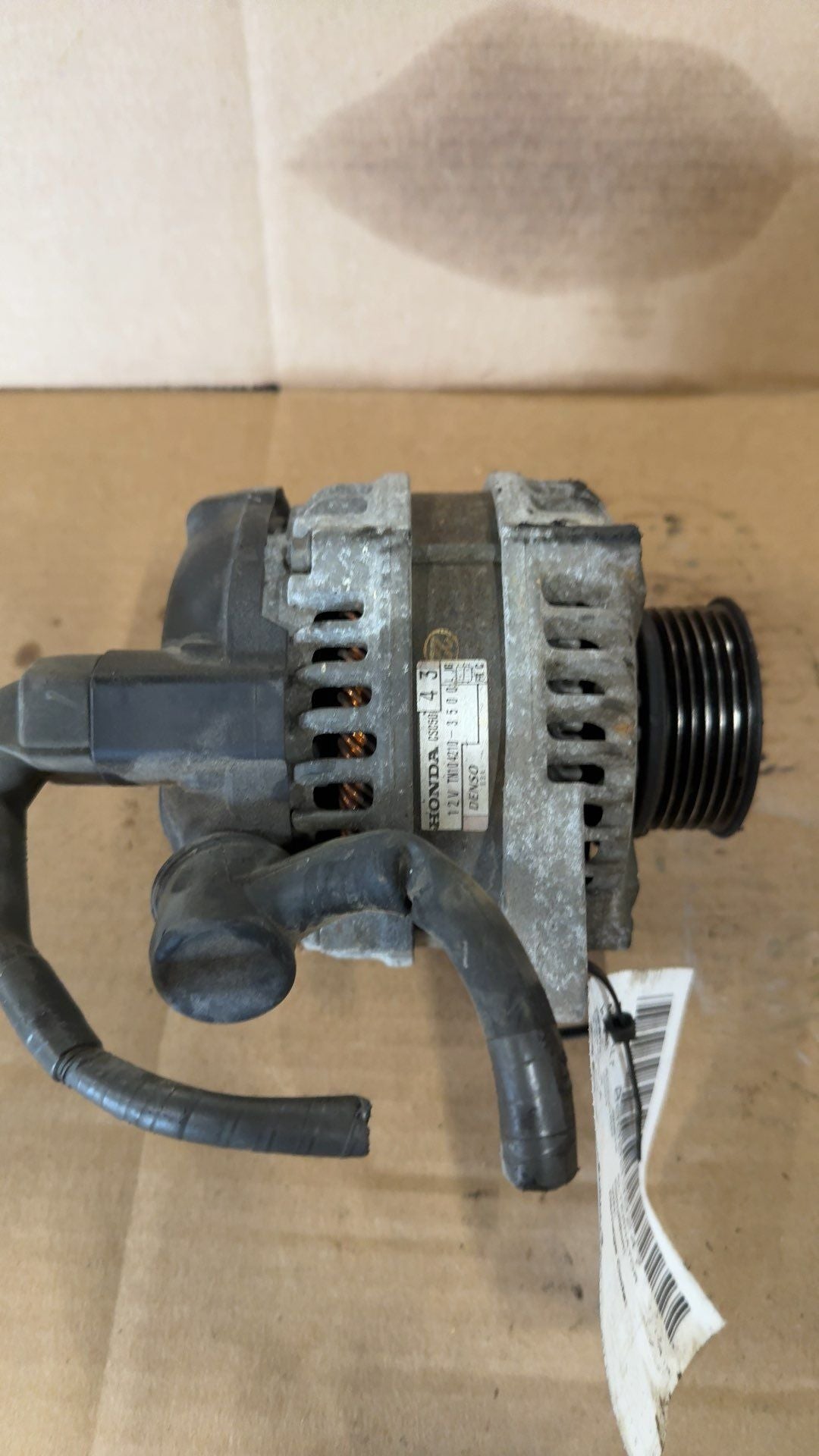 Alternator from a 2004 Honda Accord, photo 3