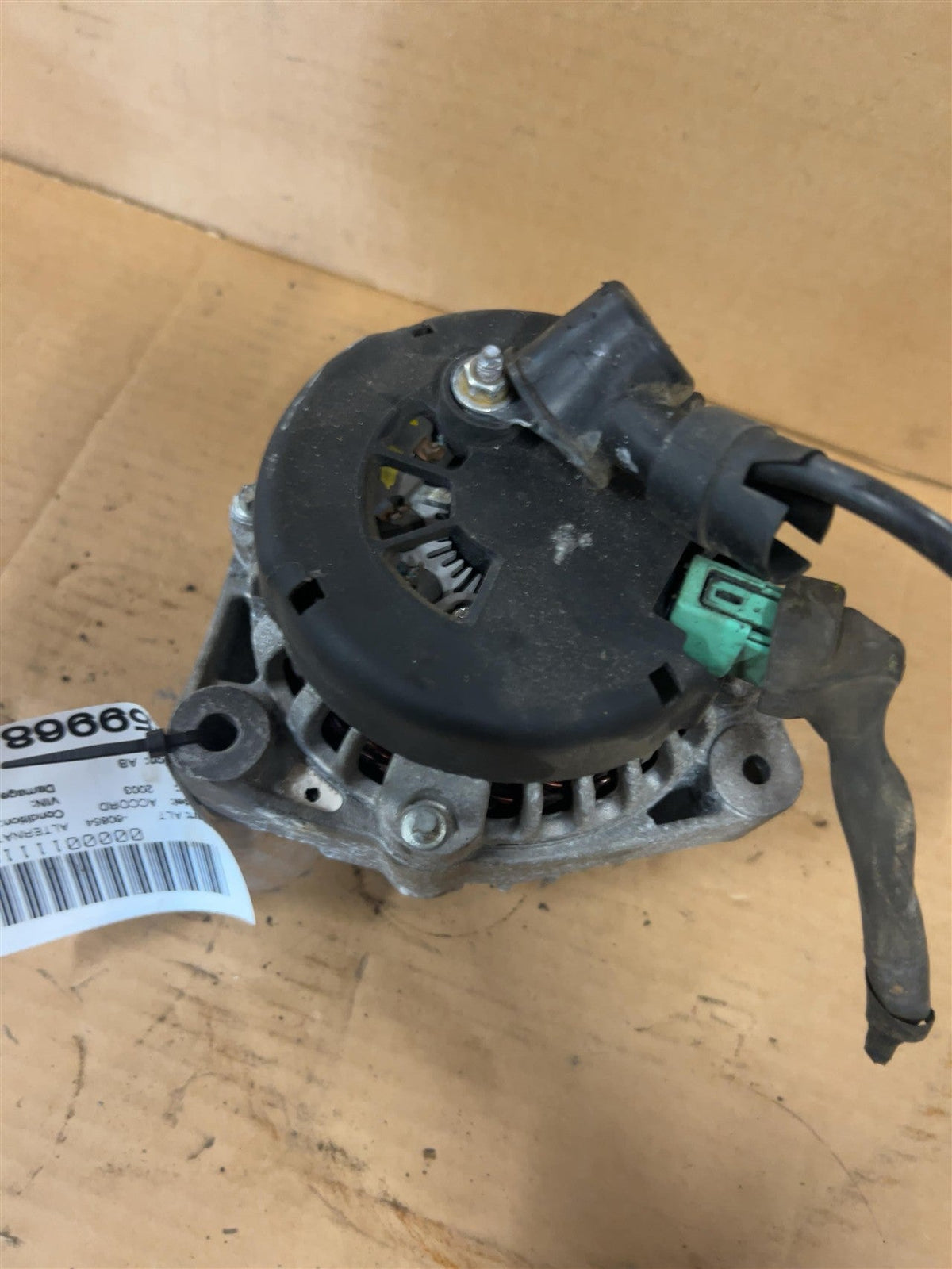 Alternator from a 2003 Honda Accord, photo 1