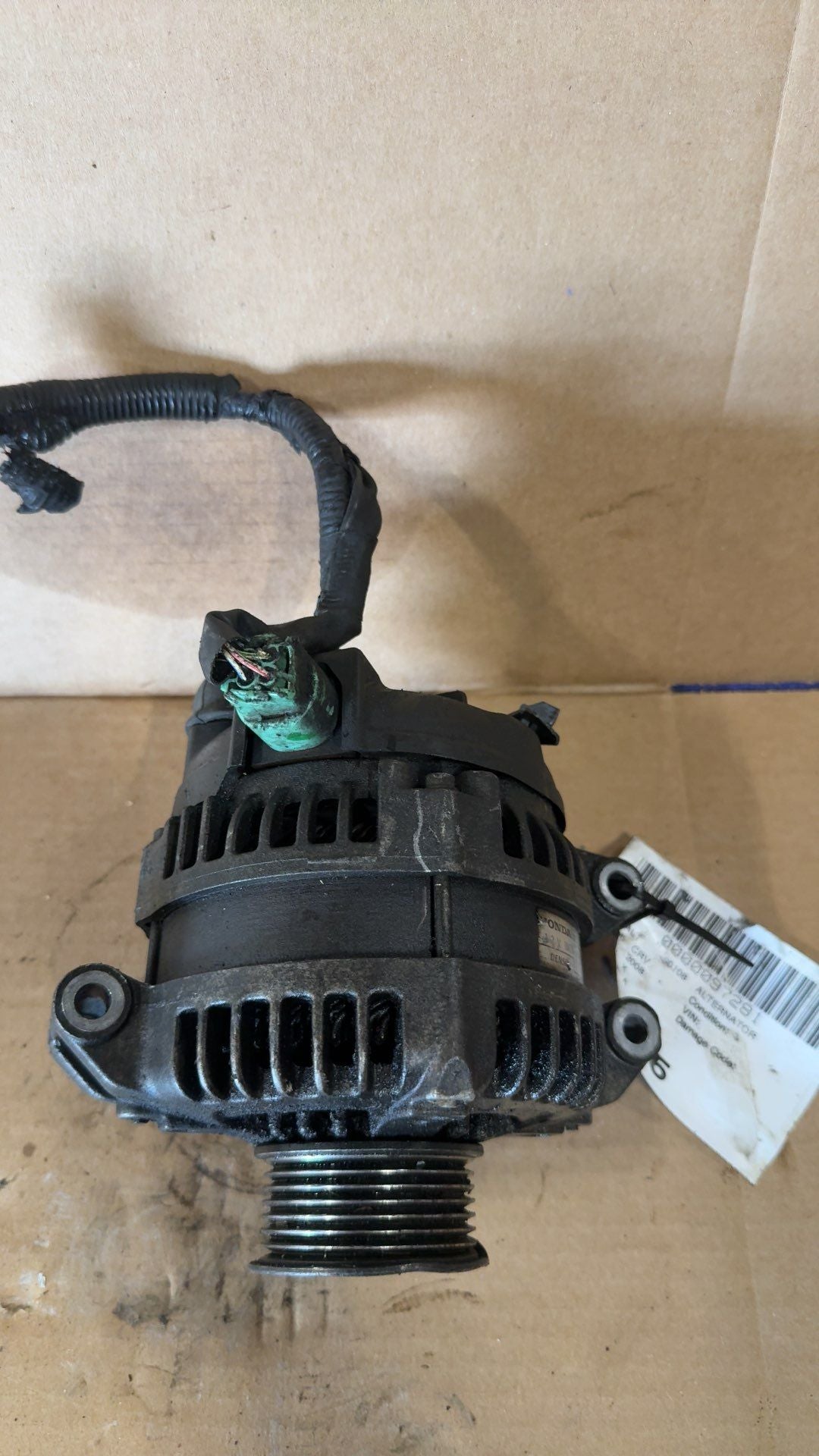 Alternator from a 2008 Honda CR-V, photo 2