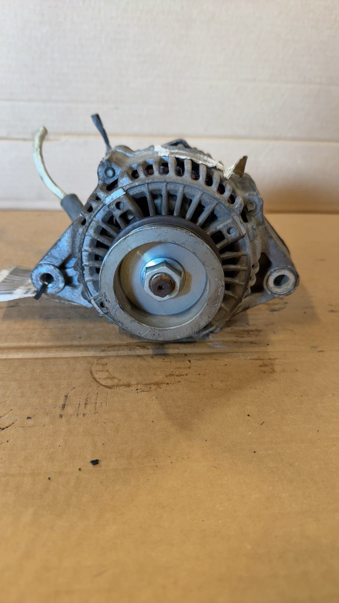Alternator from a 1998 Honda CR-V, photo 1
