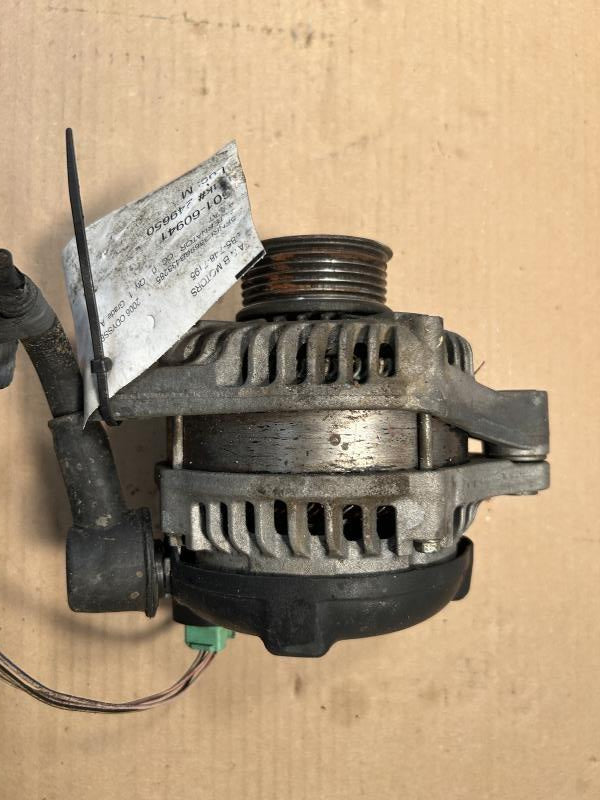 Alternator from a 2006 Honda, photo 2