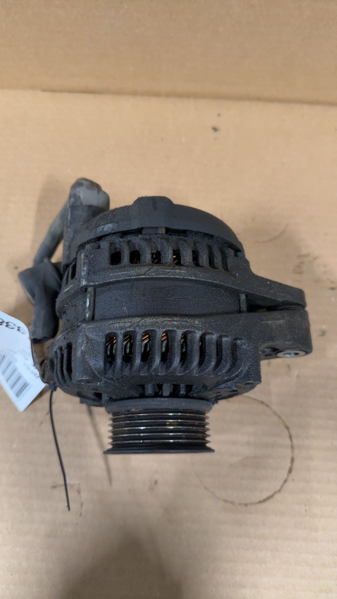 Alternator from a 2005 Honda Pilot, photo 3
