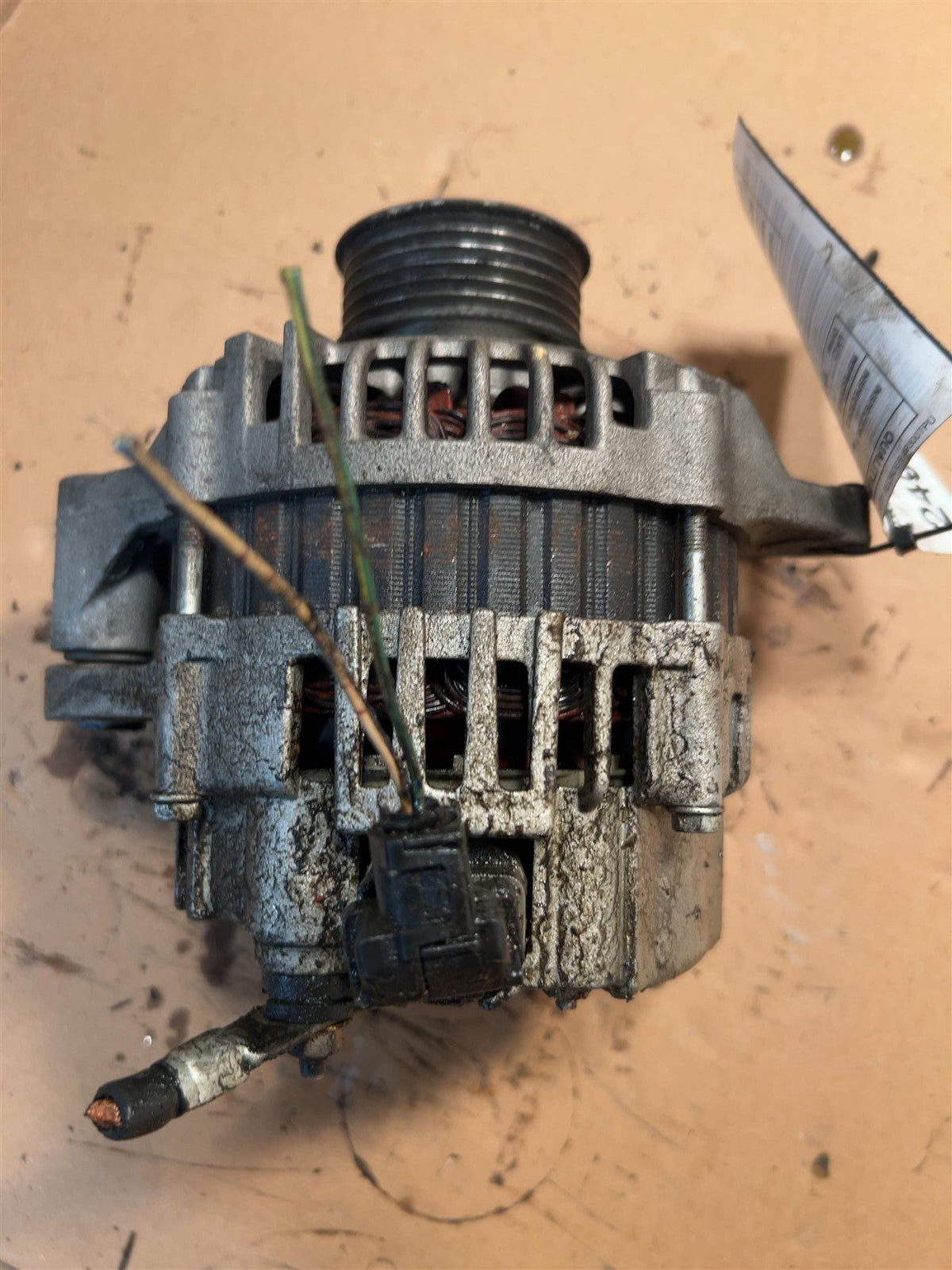 Alternator from a 2001 Isuzu Rodeo, photo 1