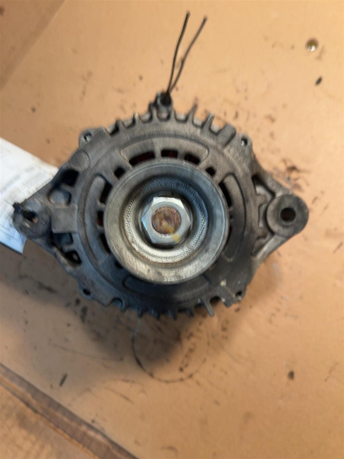 Alternator from a 2001 Isuzu Rodeo, photo 2
