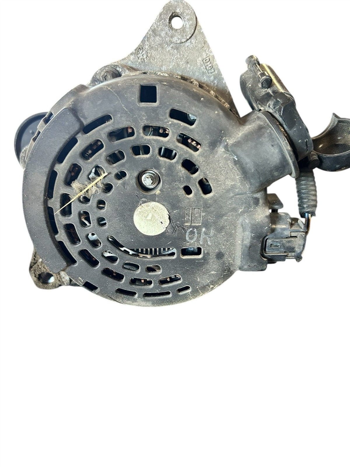 Alternator from a 2017 Kia Forte, photo 2