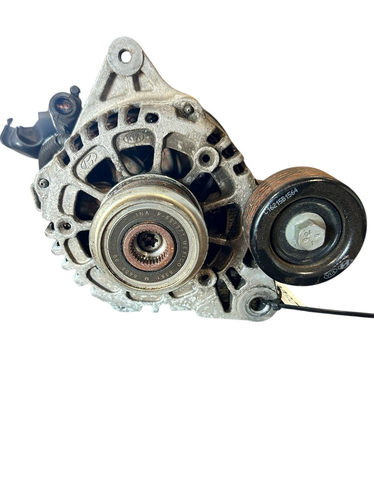 Alternator from a 2017 Kia Forte, photo 3