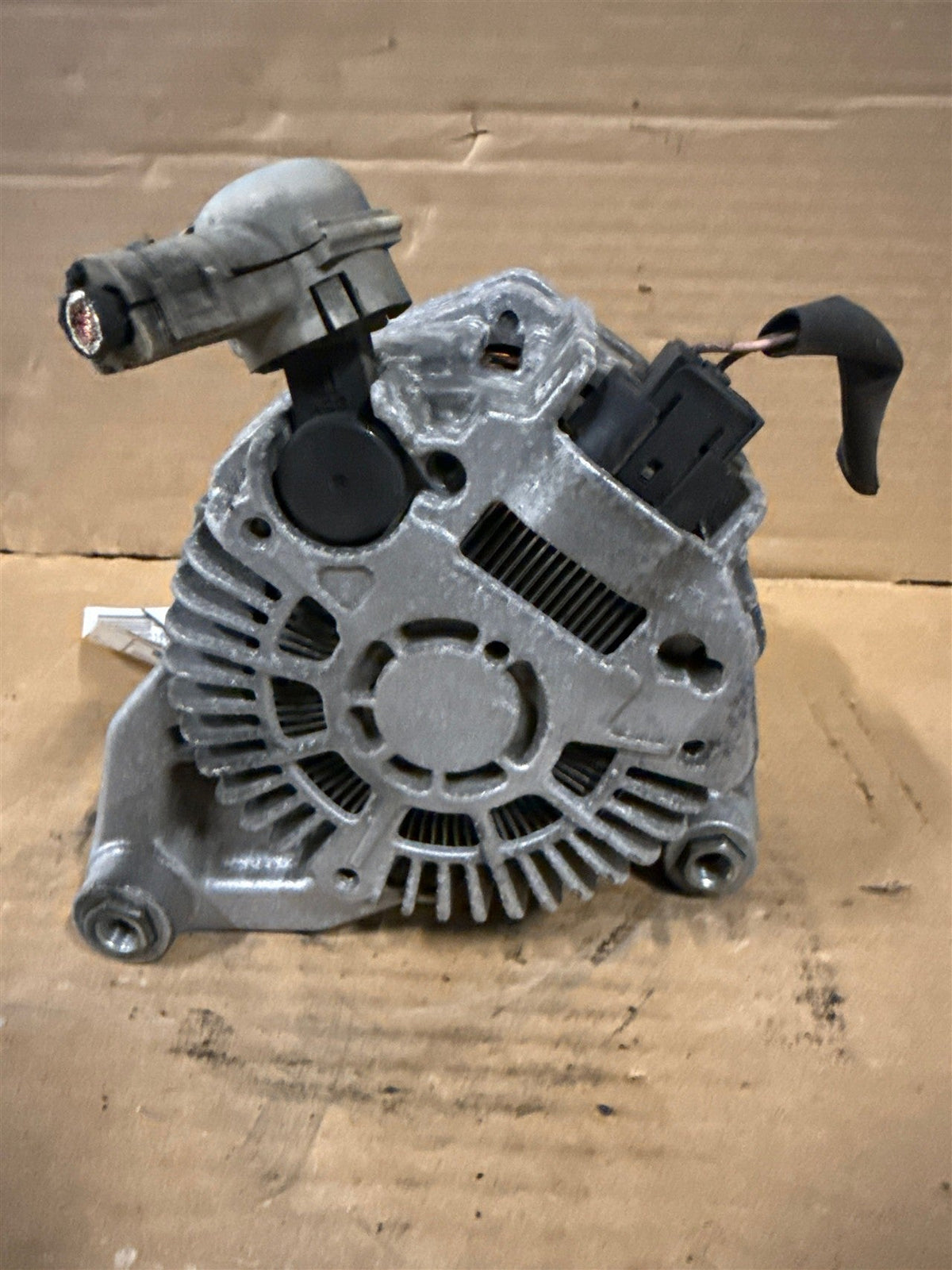 Alternator from a 2016 Mazda CX-5, photo 2