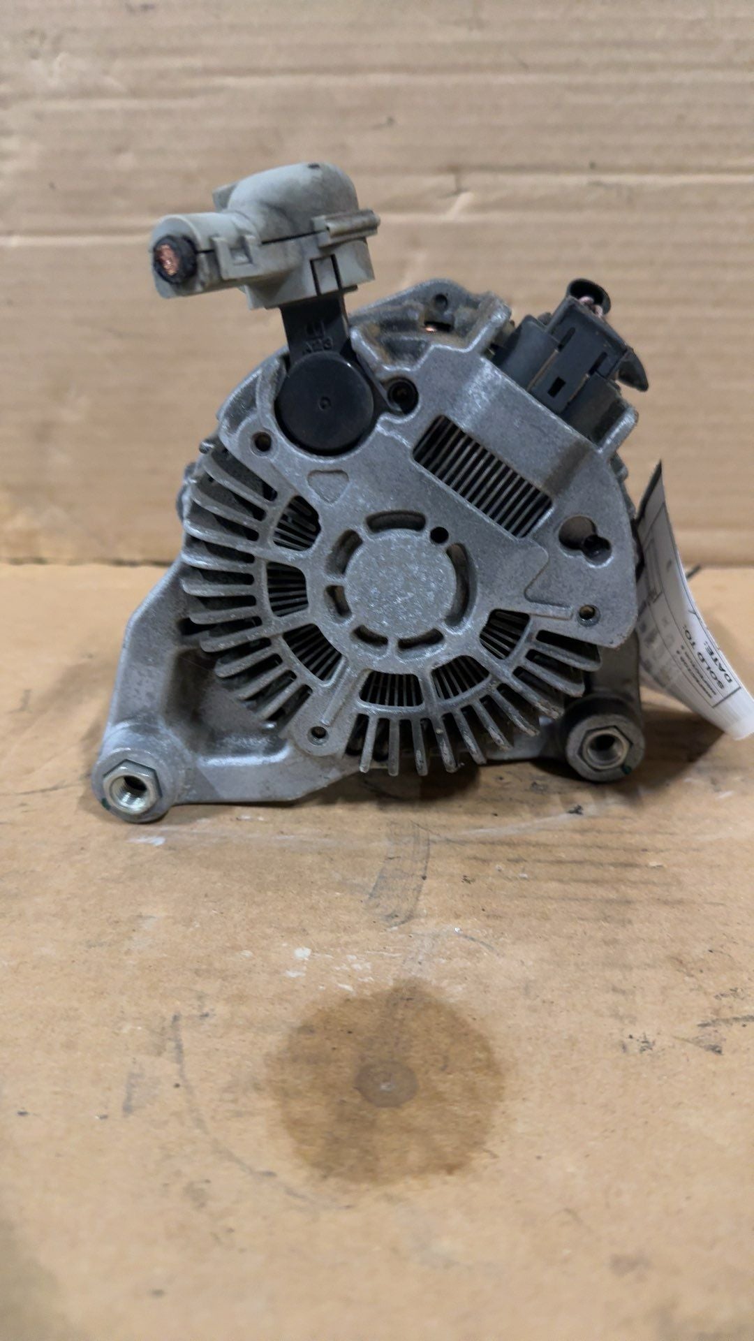 Alternator from a 2013 Mazda CX-5, photo 2