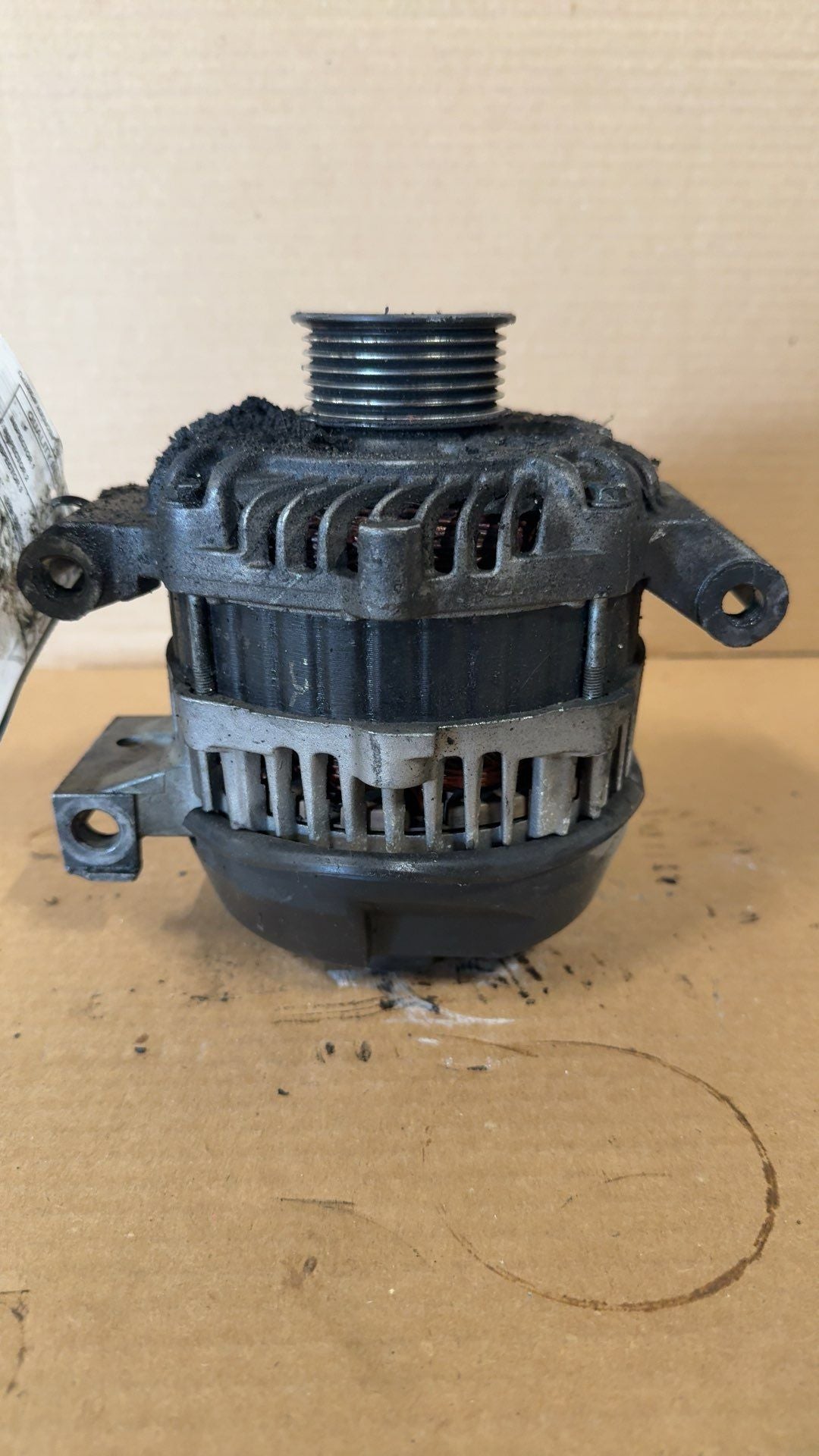 Alternator from a 2008 Mazda CX-7, photo 1