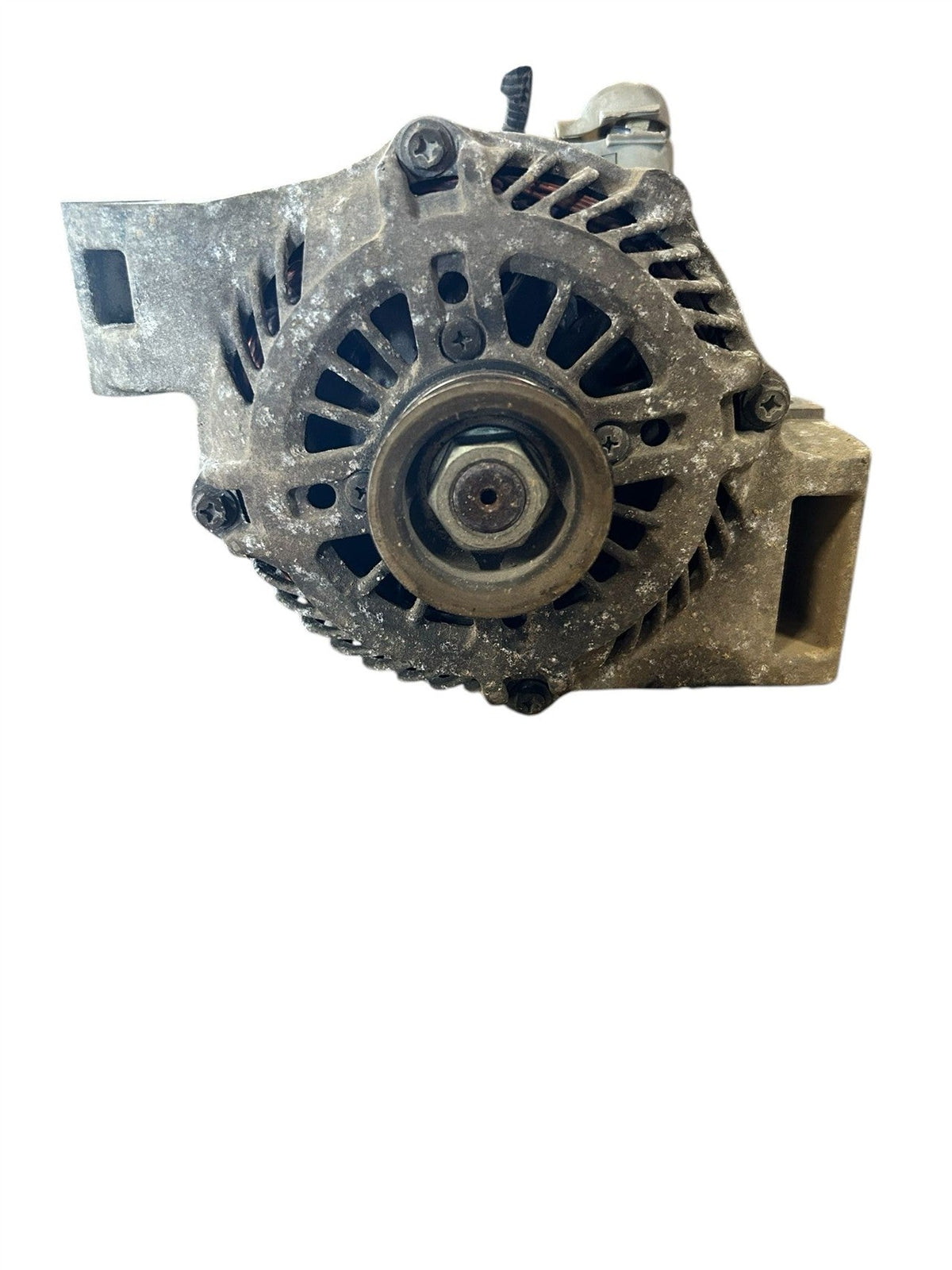 Alternator from a 2005 Mazda 3, photo 1
