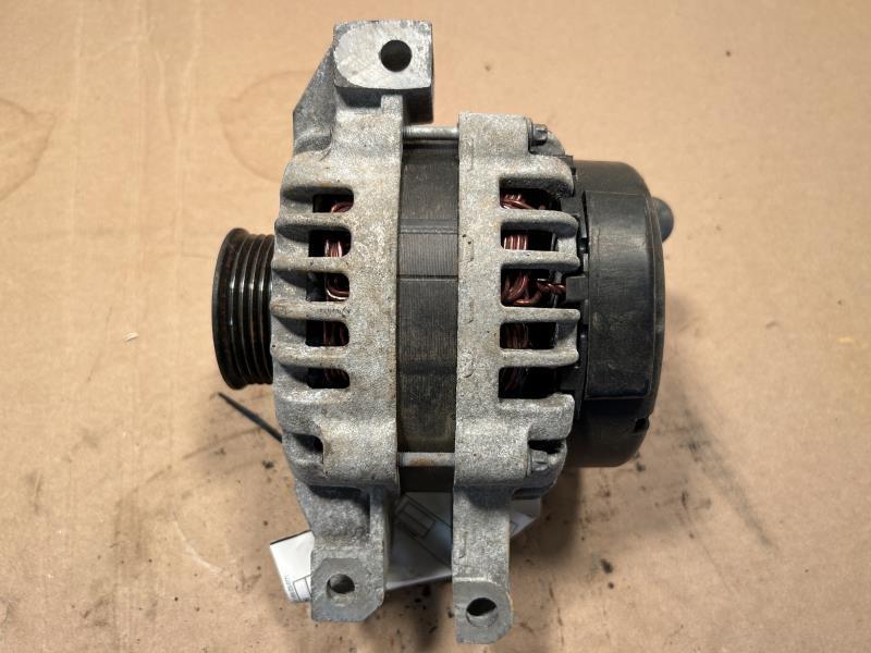 Alternator from a 2007 Mercedes-Benz, photo 1
