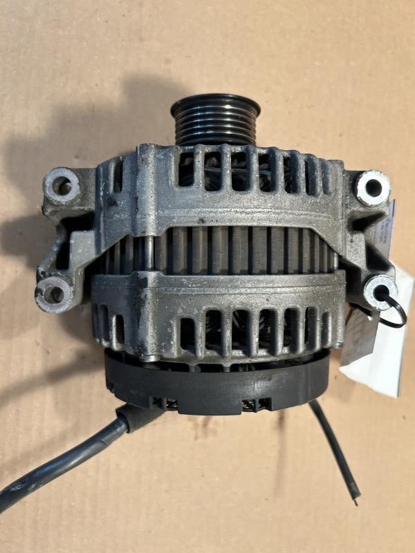 Alternator from a 2007 Mercedes-Benz, photo 2