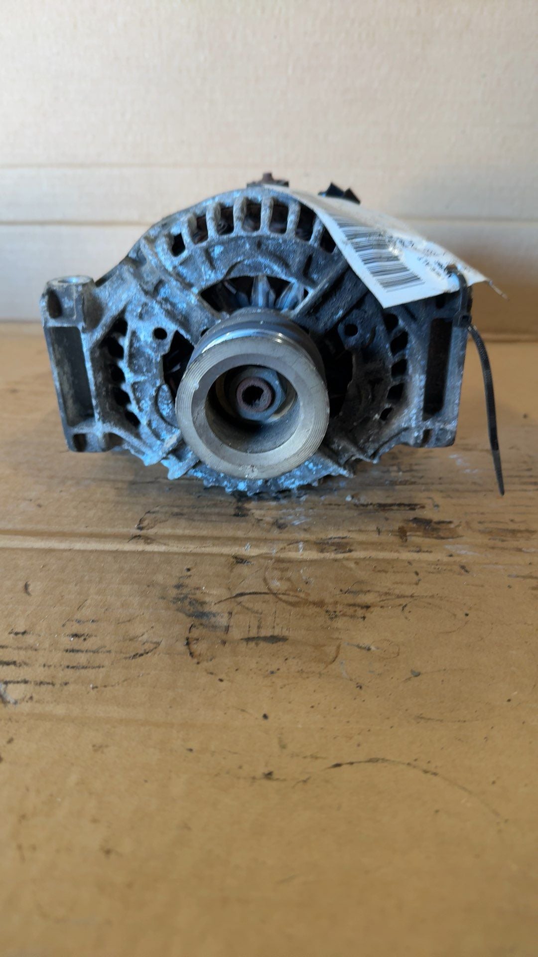 Alternator from a 2000 Saturn L Series, photo 1