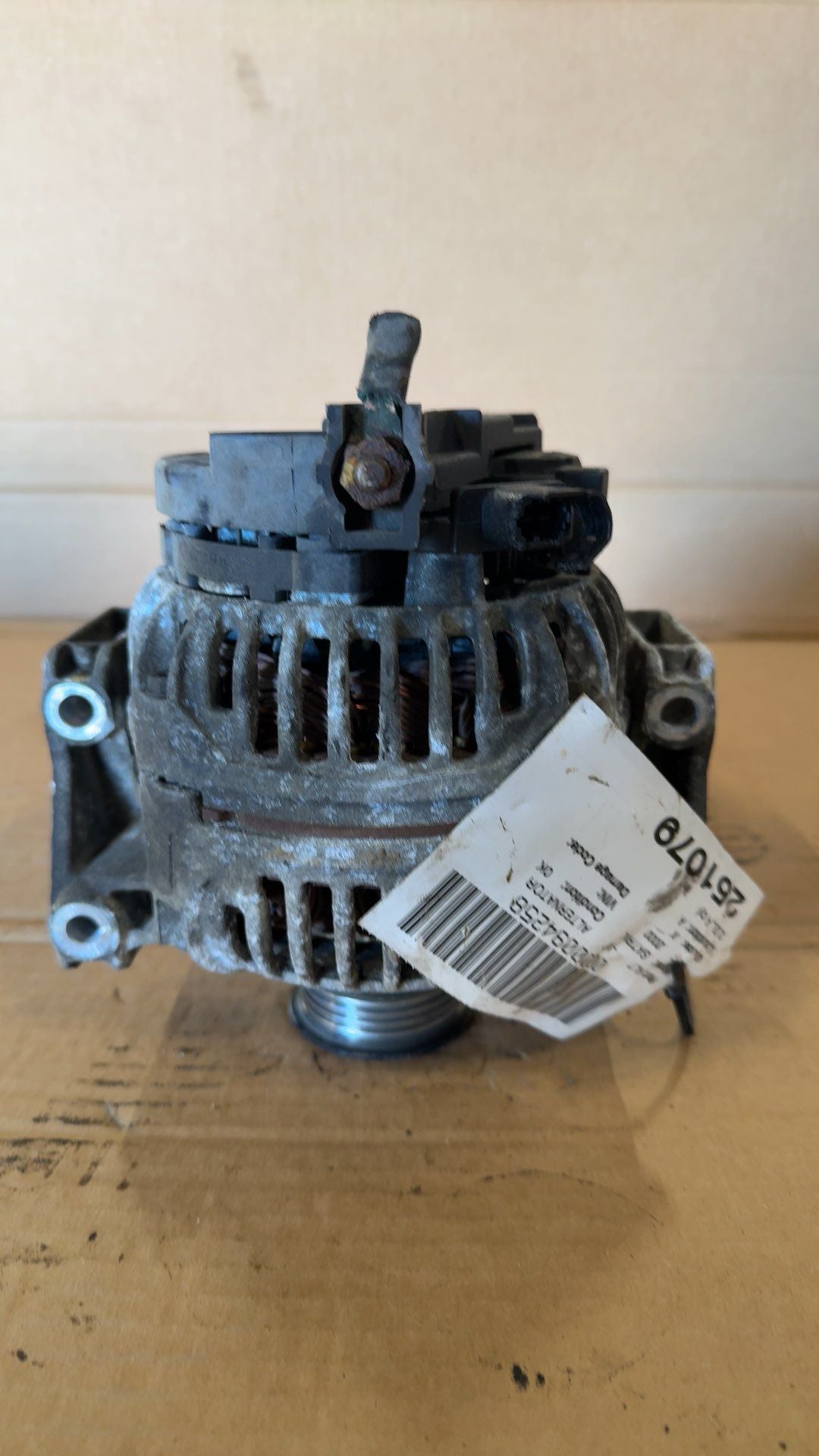 Alternator from a 2000 Saturn L Series, photo 2