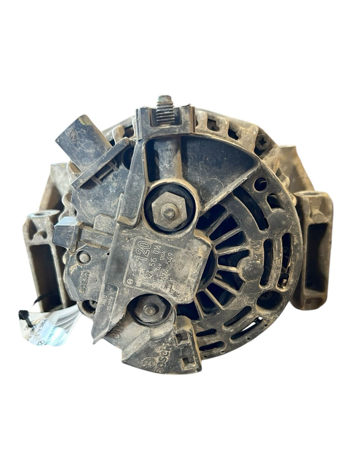 Alternator from a 2004 Saturn L Series, photo 1