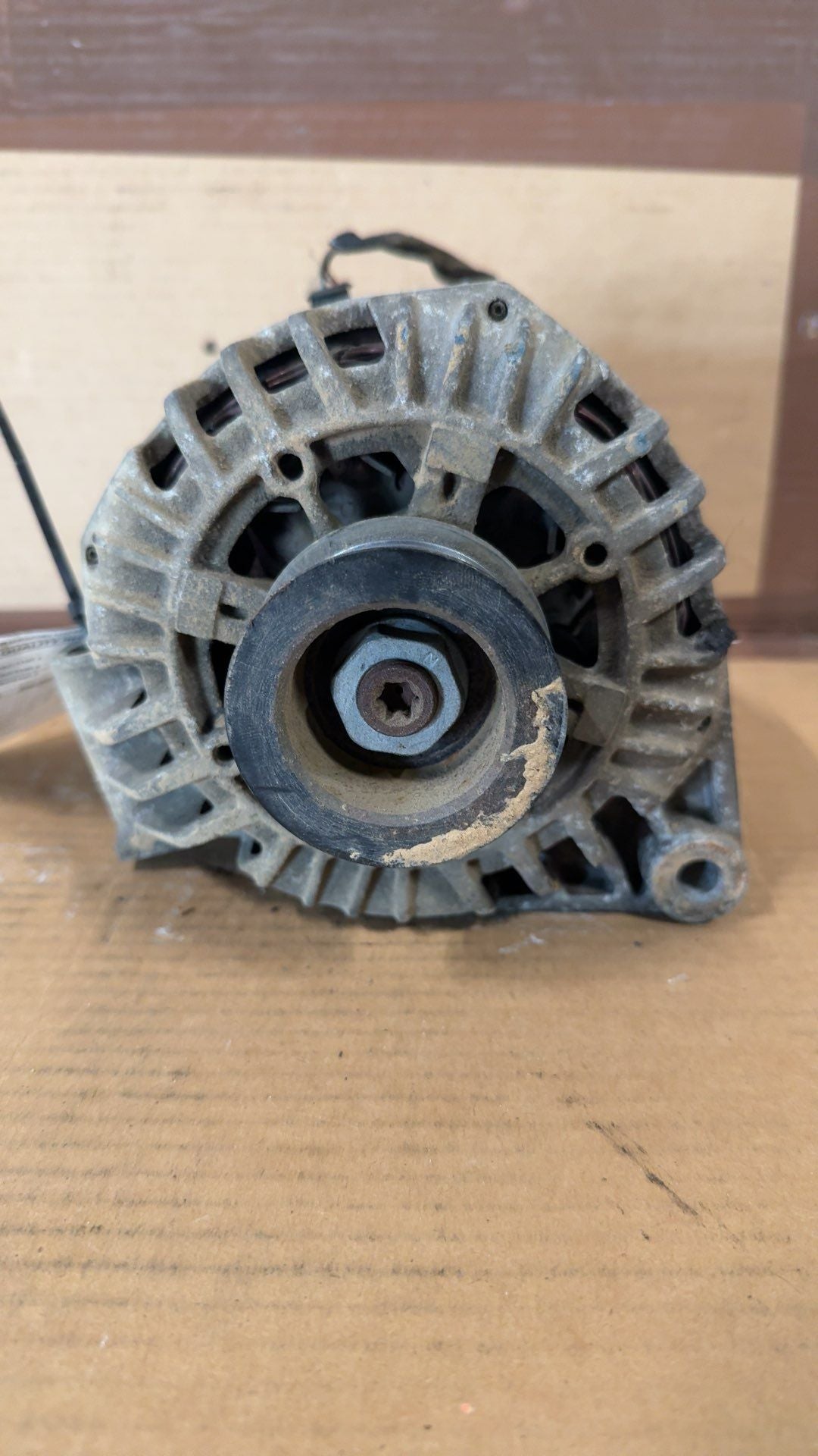 Alternator from a 2005 Saturn Relay, photo 1