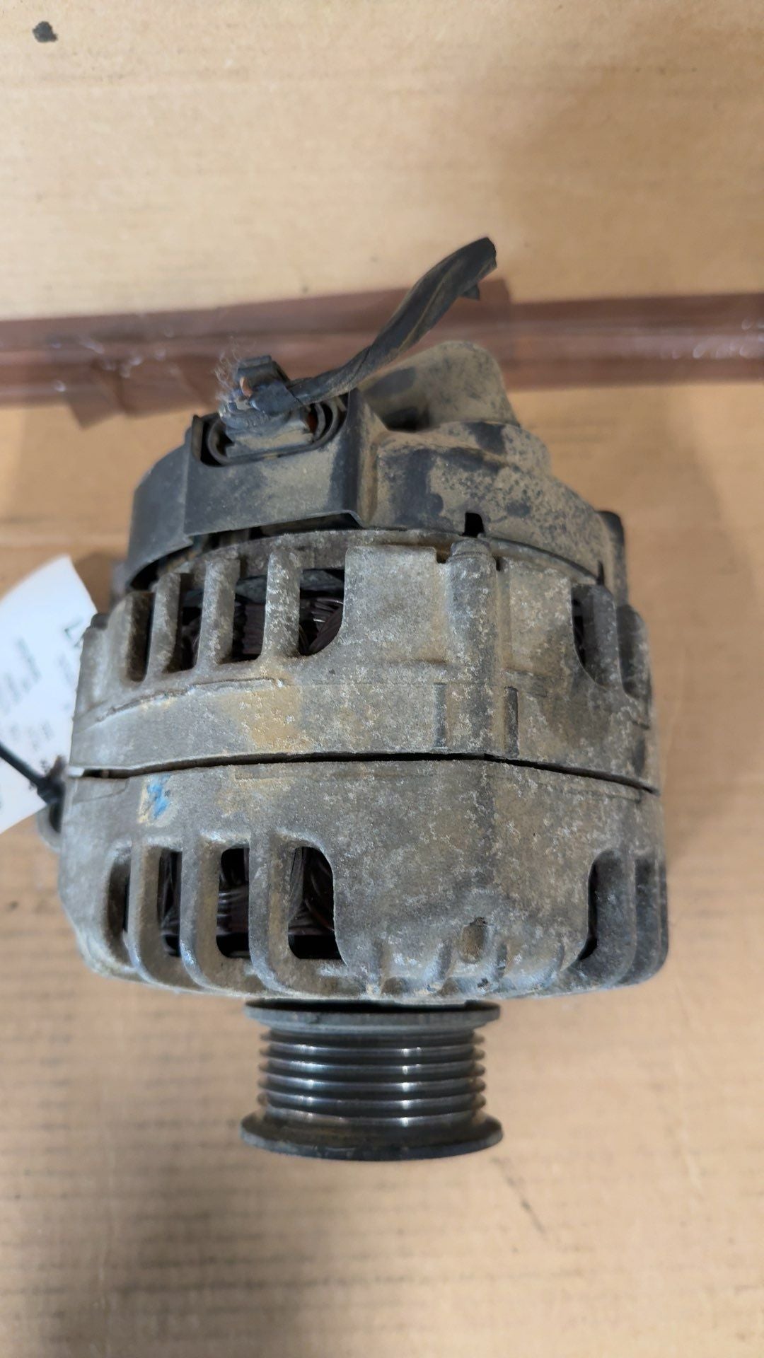 Alternator from a 2005 Saturn Relay, photo 2