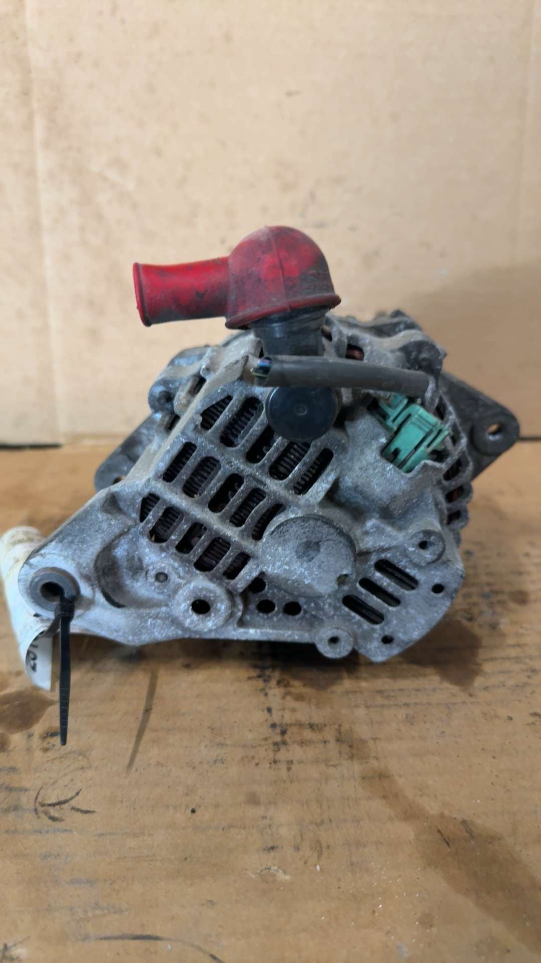 Alternator from a 2004 Subaru Legacy, photo 3