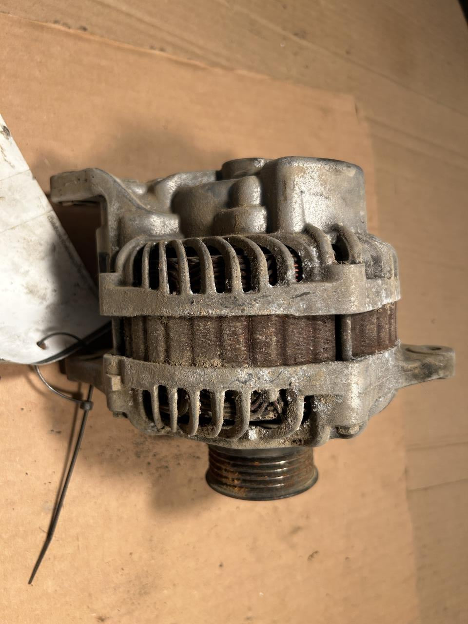 Alternator from a 2005 Subaru Legacy, photo 2