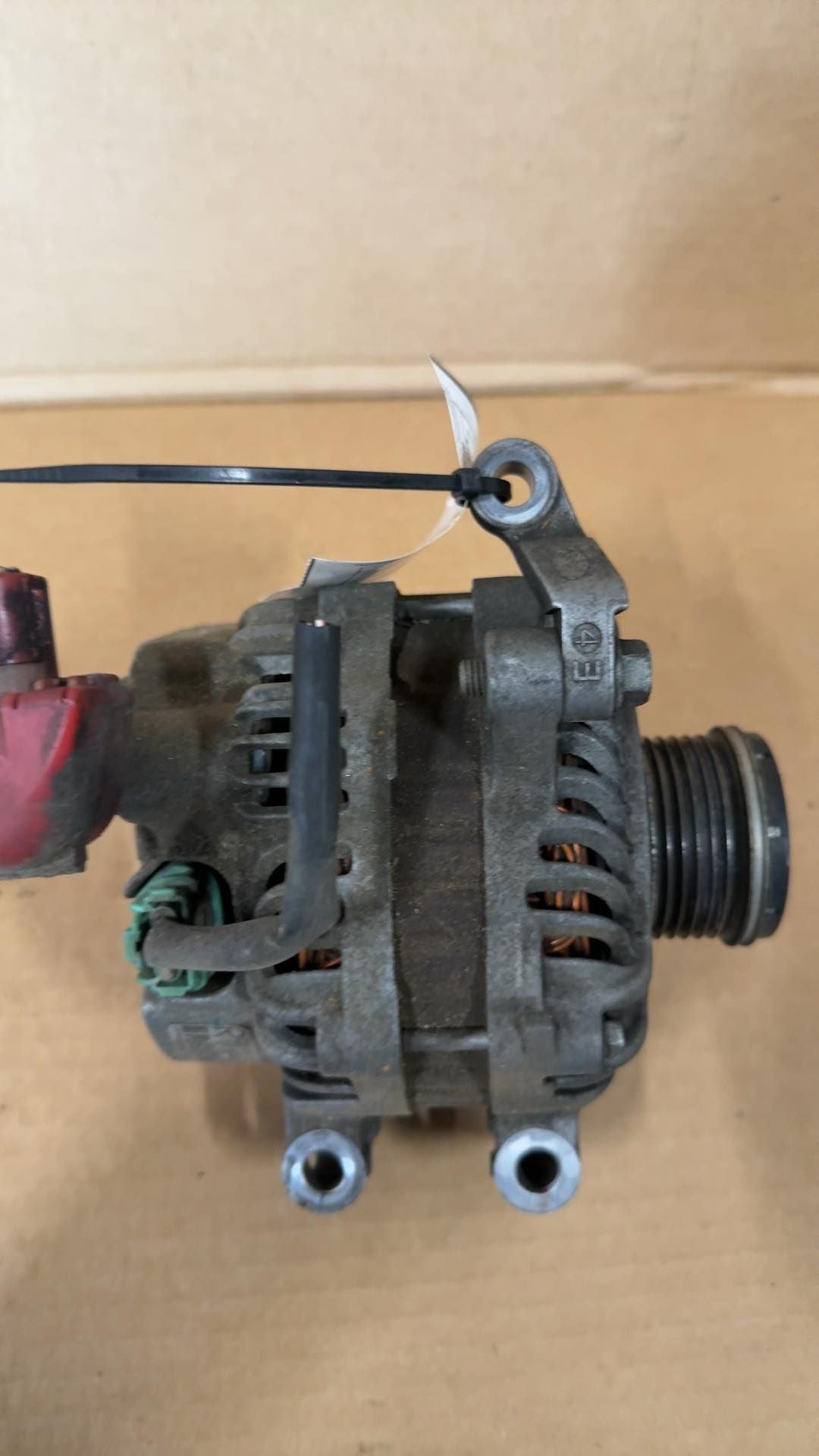 Alternator from a 2013 Subaru Legacy, photo 2