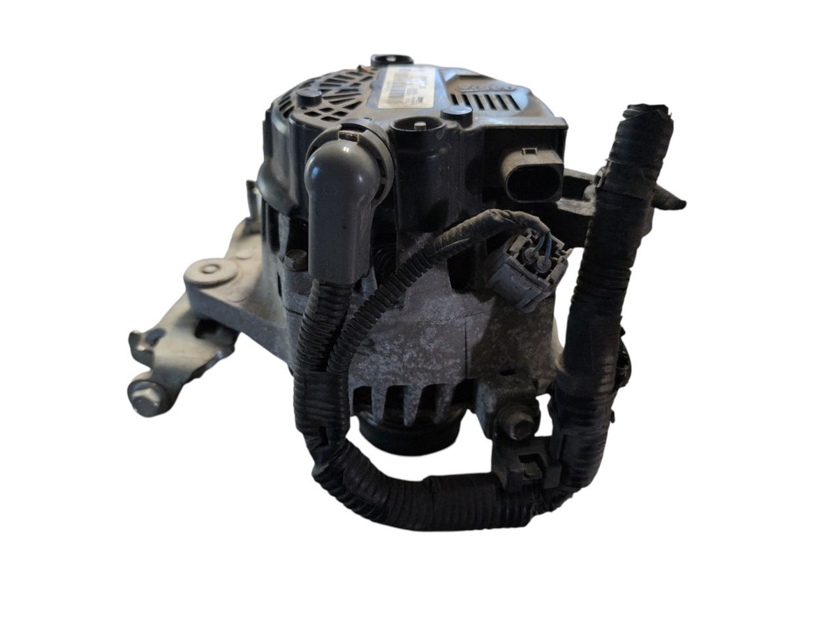 Alternator from a 2015 Toyota Corolla, photo 2