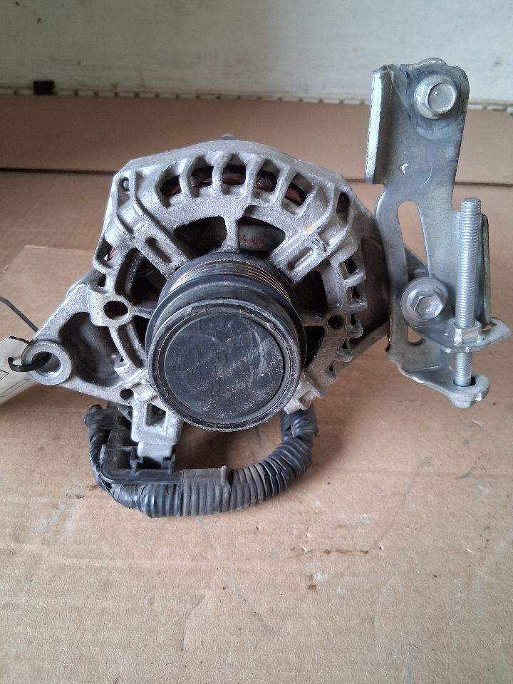 Alternator from a 2015 Toyota Corolla, photo 5