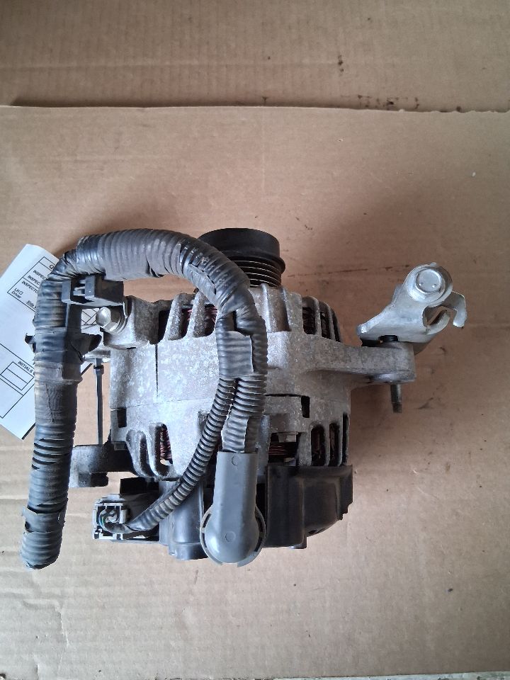 Alternator from a 2015 Toyota Corolla, photo 6
