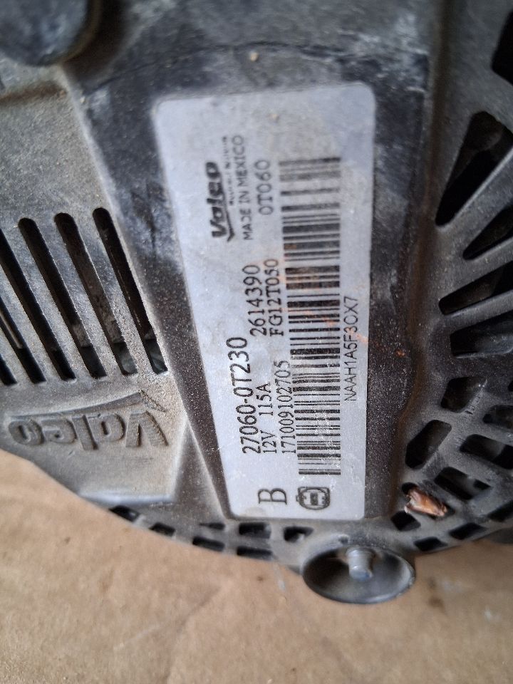 Alternator from a 2015 Toyota Corolla, photo 7