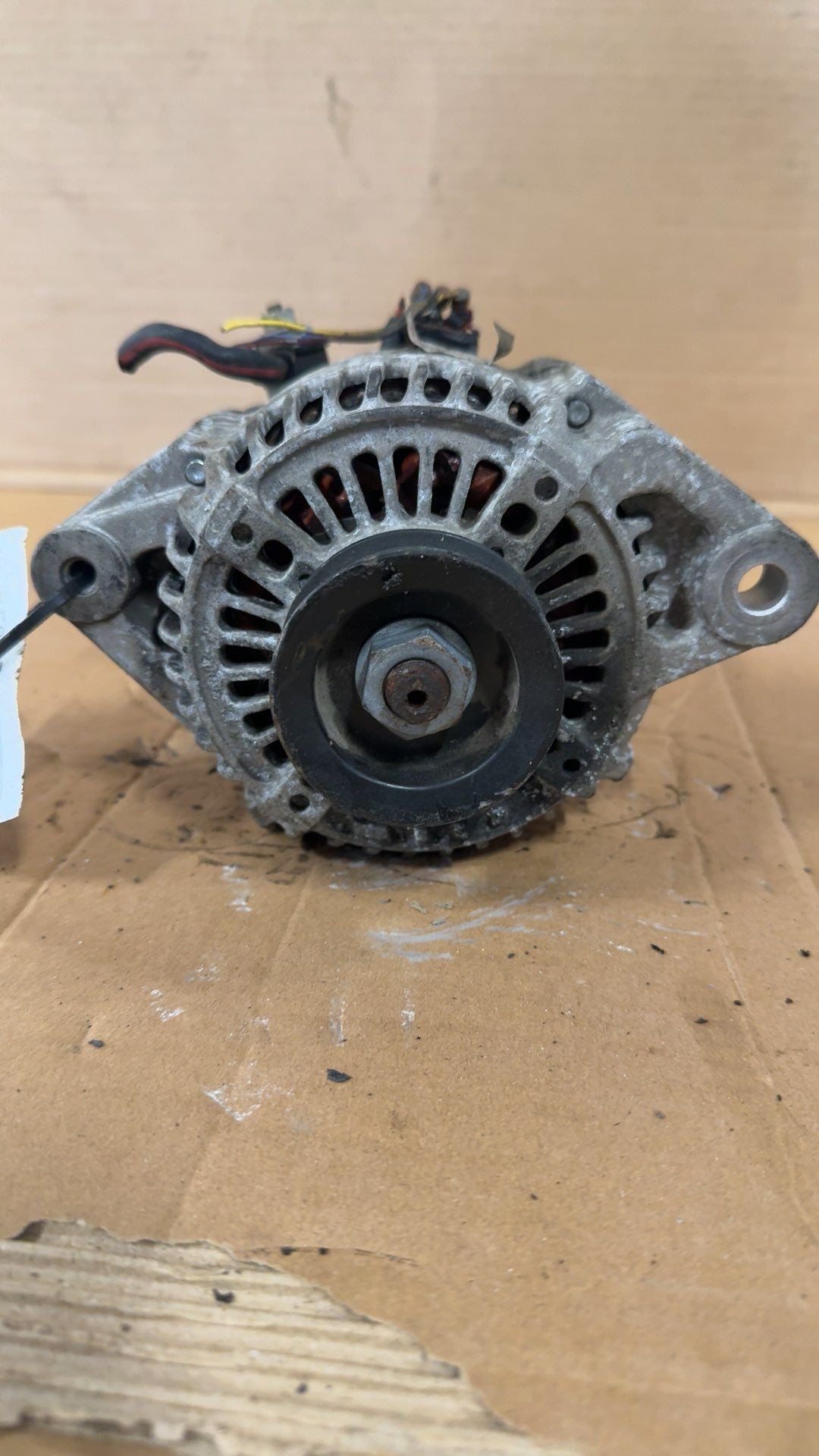 Alternator from a 2002 Toyota Echo, photo 1