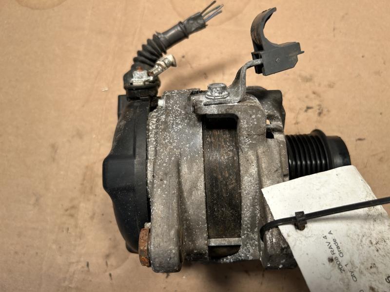 Alternator from a 2008 Toyota Tundra, photo 1