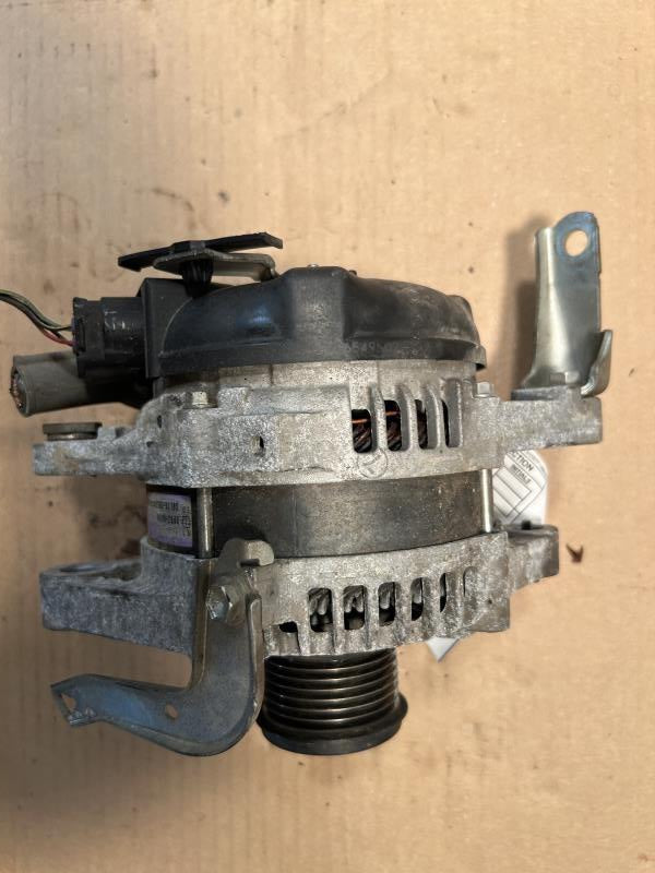 Alternator from a 2011 Toyota Tundra, photo 2