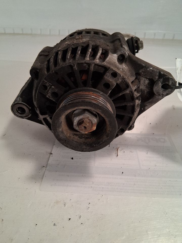 Alternator from a 1999 Toyota 4Runner, photo 1