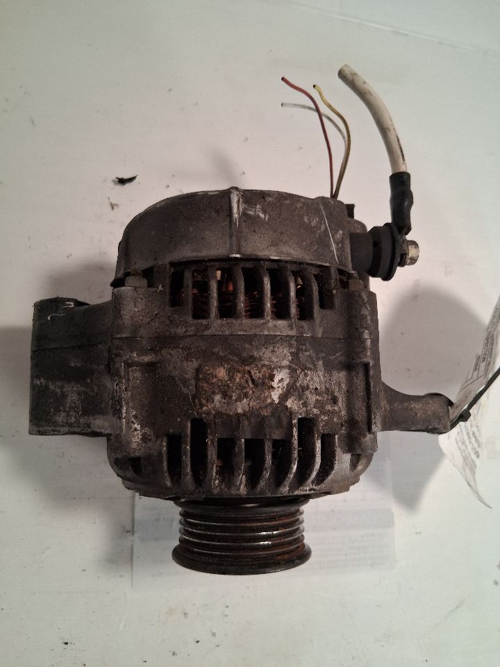 Alternator from a 1999 Toyota 4Runner, photo 2