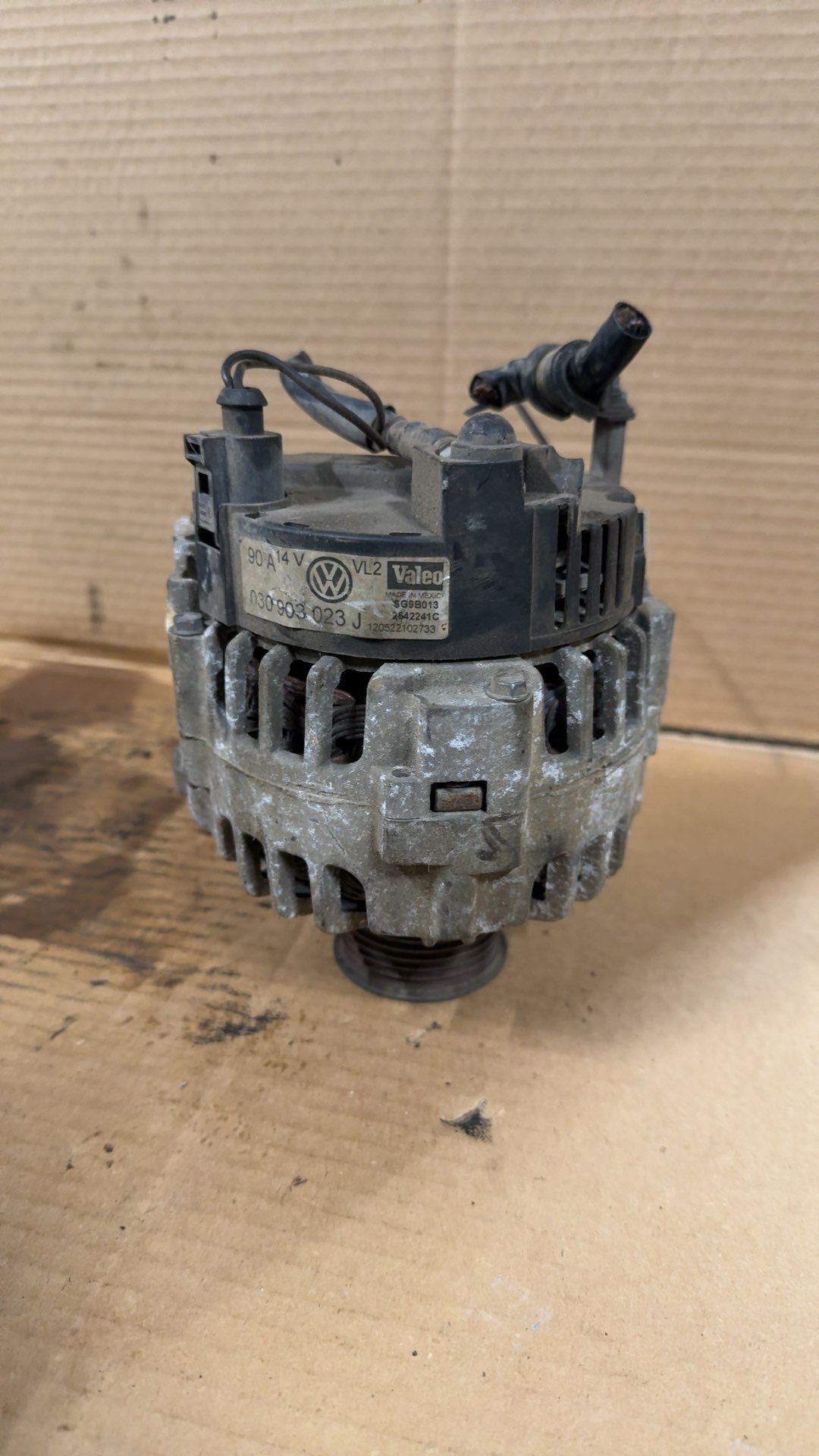Alternator from a 2002 Volkswagen Jetta, photo 1
