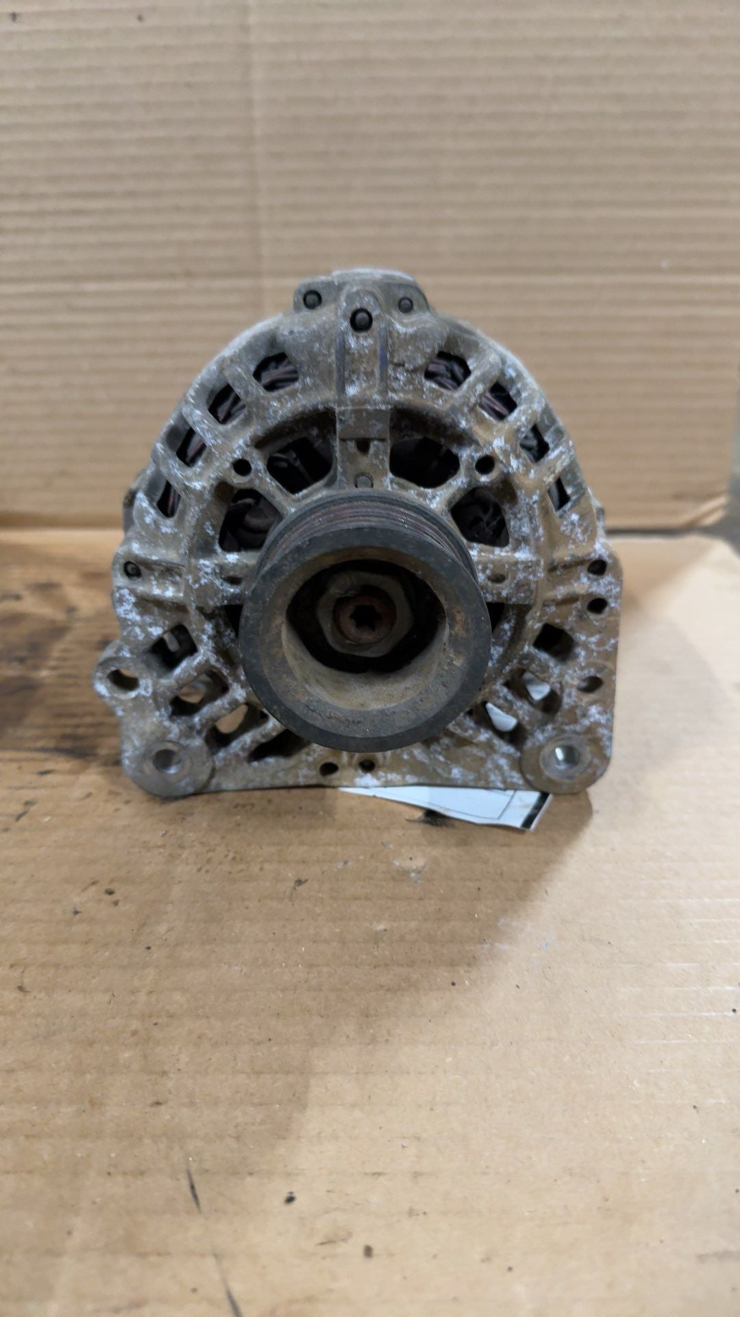Alternator from a 2002 Volkswagen Jetta, photo 2