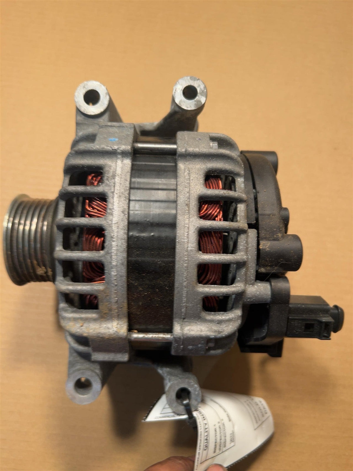 Alternator from a 2014 Volkswagen Passat, photo 1