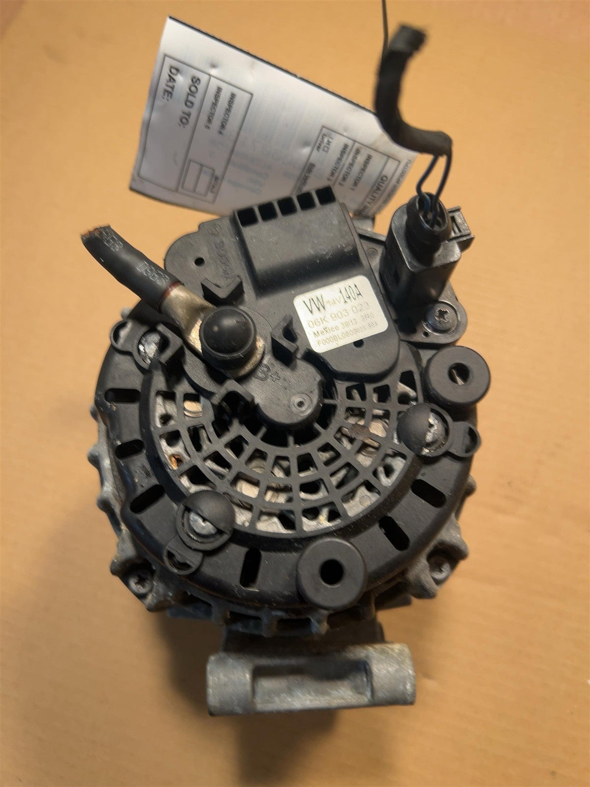 Alternator from a 2014 Volkswagen Passat, photo 2