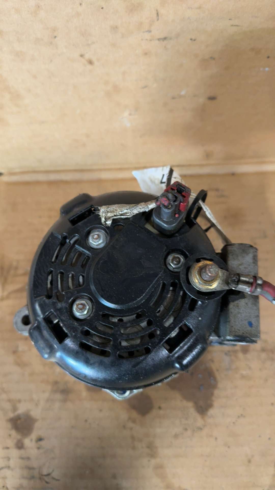 Alternator from a 2011 Volkswagen Routan, photo 2