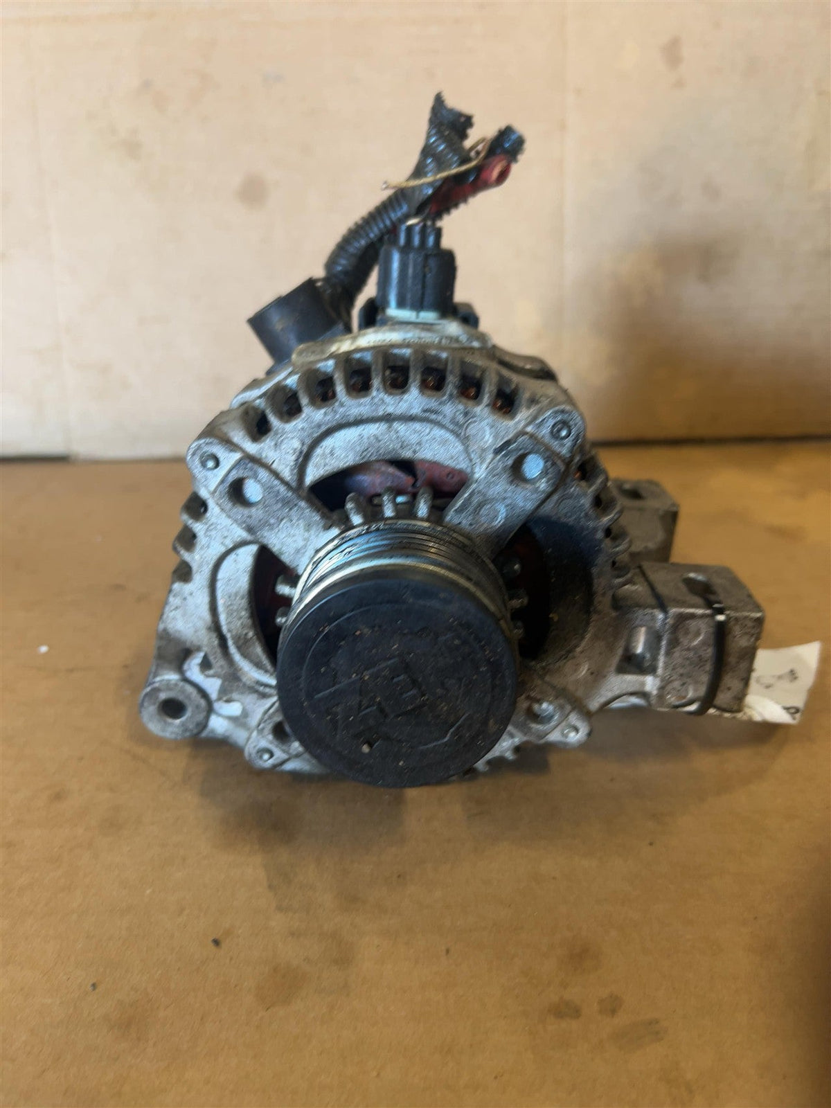 Alternator from a 2005 Volvo, photo 1