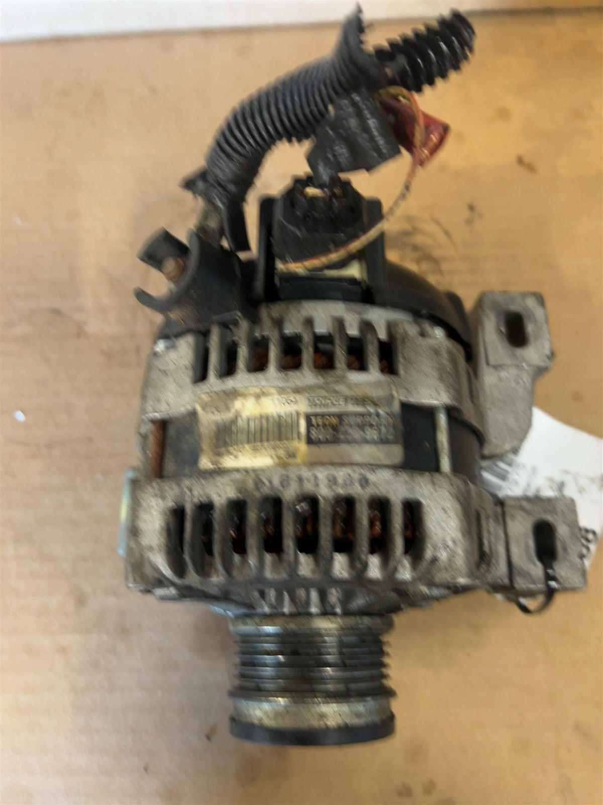Alternator from a 2005 Volvo, photo 2