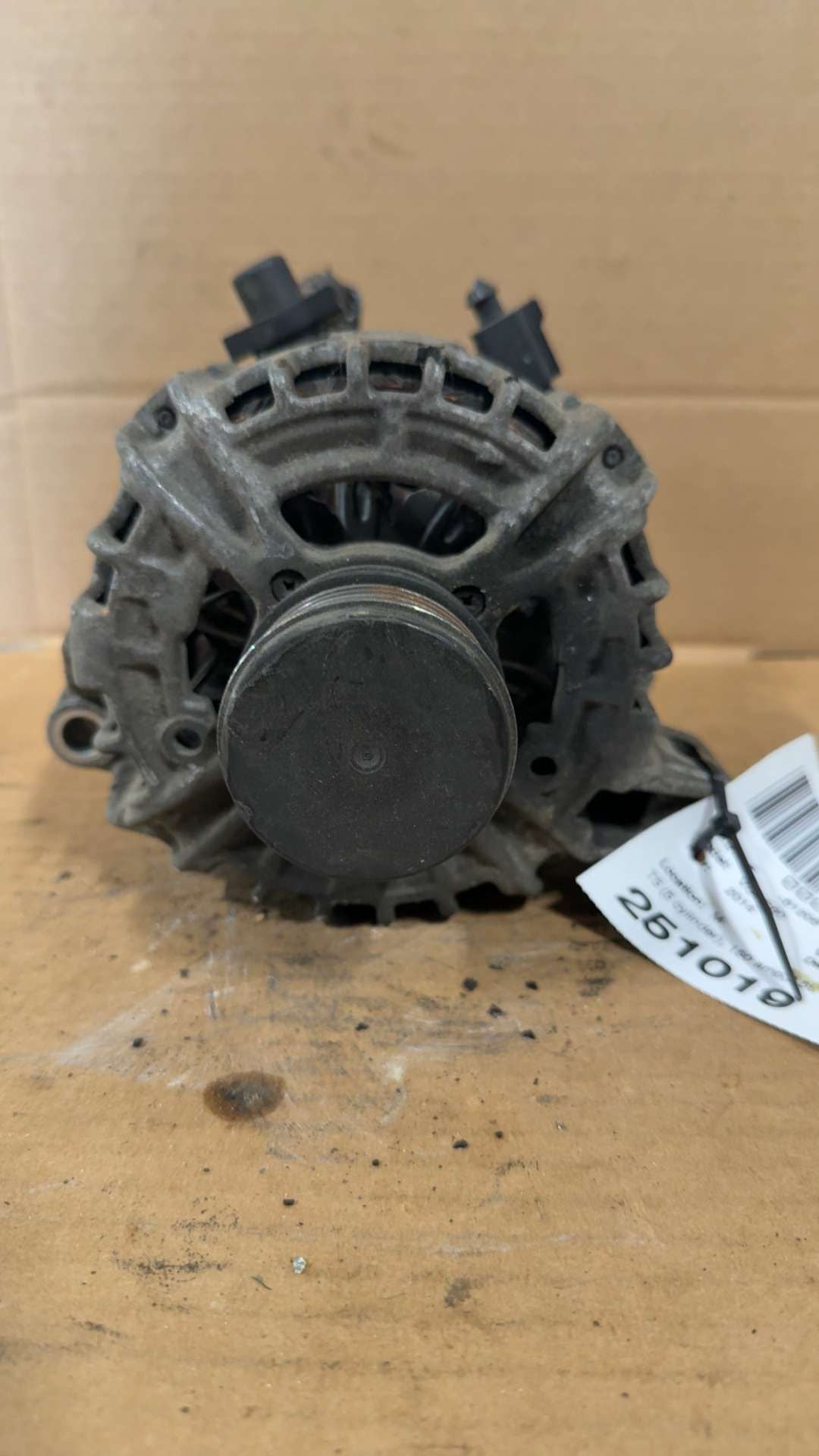 Alternator from a 2014 Volvo S60, photo 1