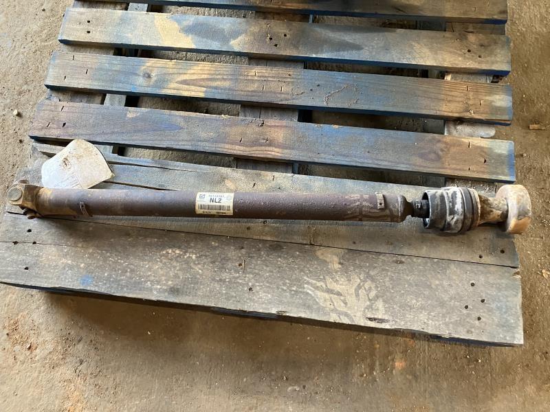 Drive Shaft from a 2004 Chevrolet Trailblazer, front, photo 1
