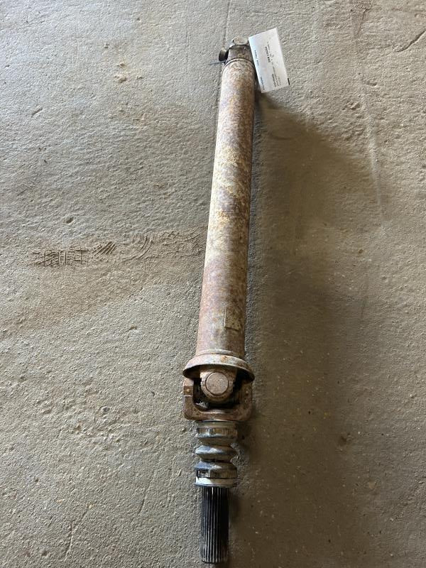 Drive Shaft from a 2007 GMC Sierra 1500, front, photo 2