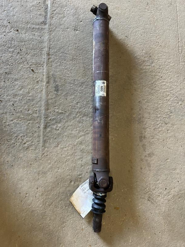 Drive Shaft from a 2004 GMC Yukon, front, photo 1