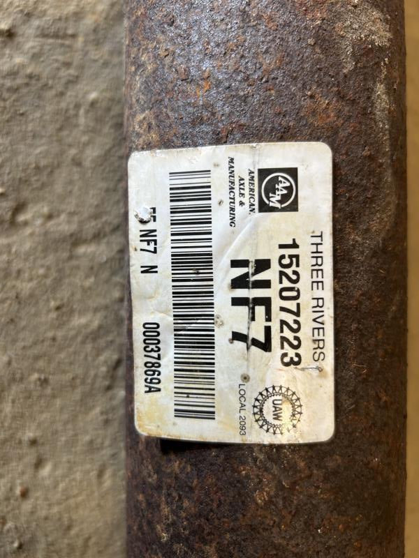 Drive Shaft from a 2004 Hummer H2, front, photo 2