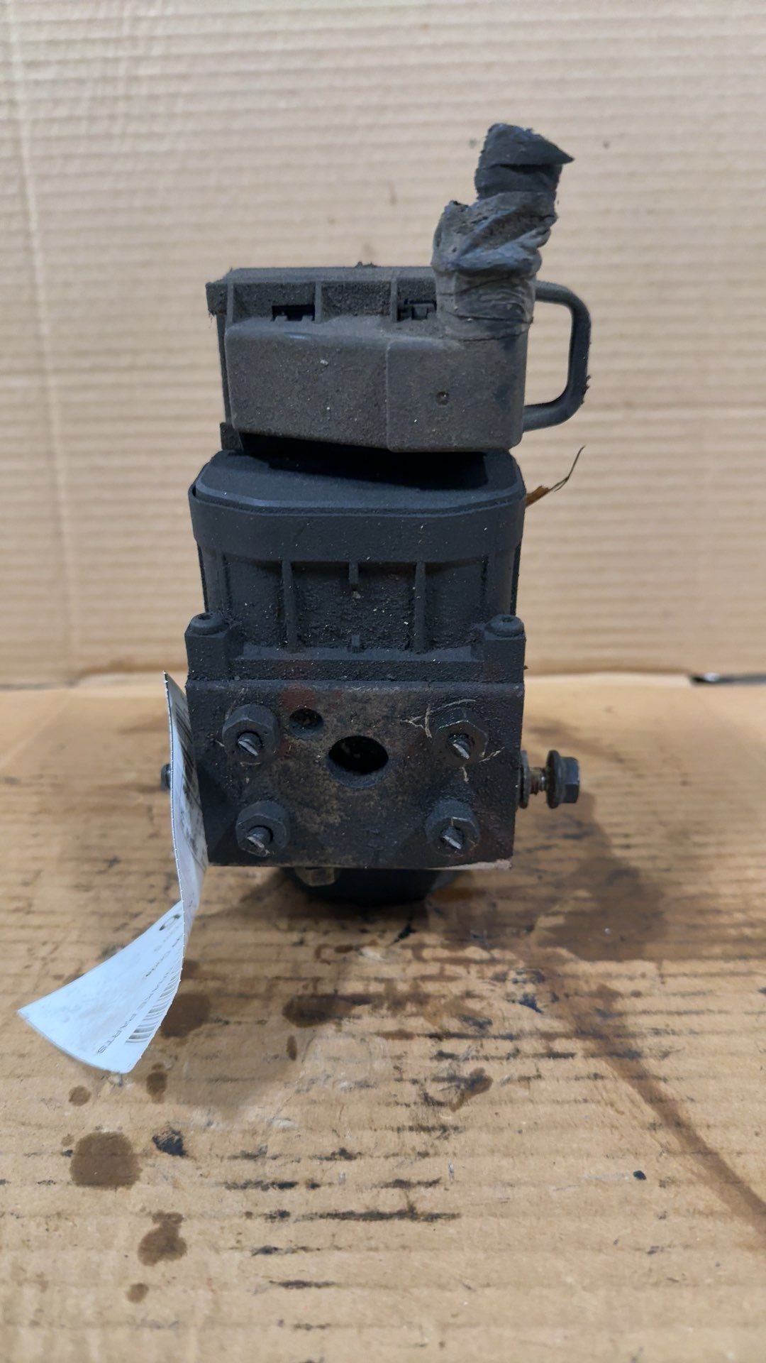 ABS Pump Module from a 2004 Ford F-150, photo 1