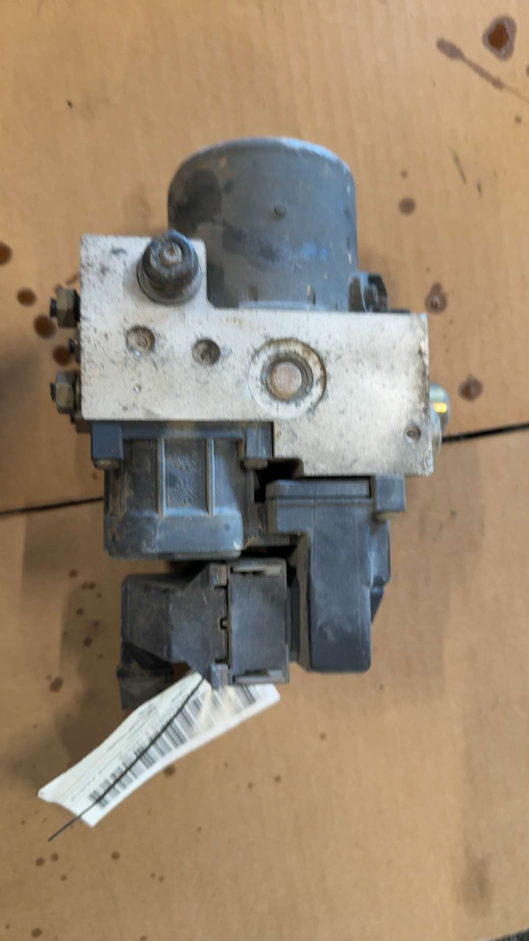 ABS Pump Module from a 2005 Ford F-150, photo 2